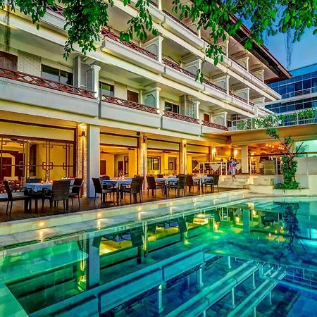 Kuta One Party Hotel Exterior photo