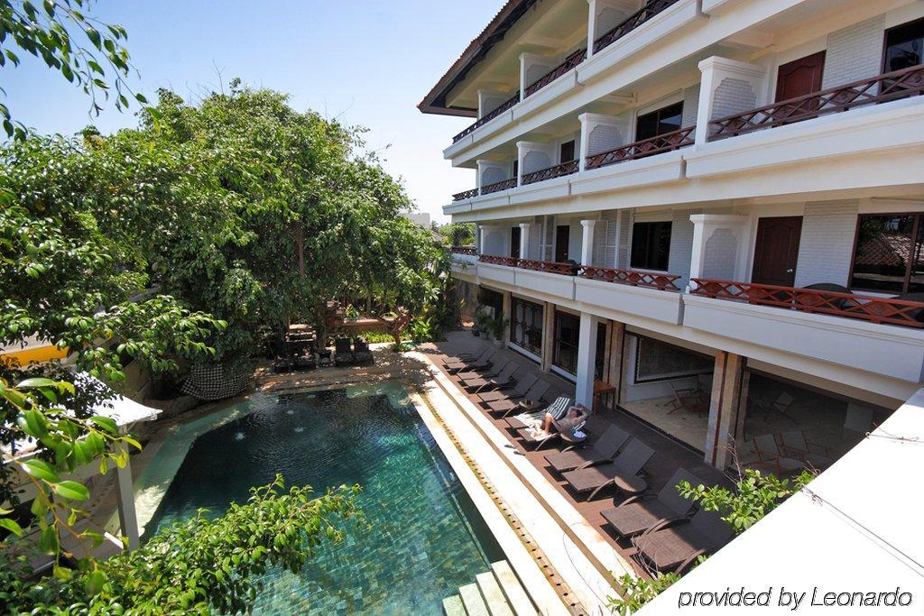 Kuta One Party Hotel Exterior photo