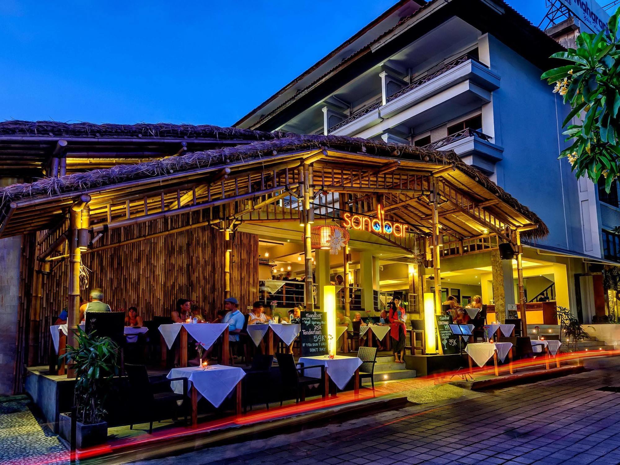 Kuta One Party Hotel Exterior photo