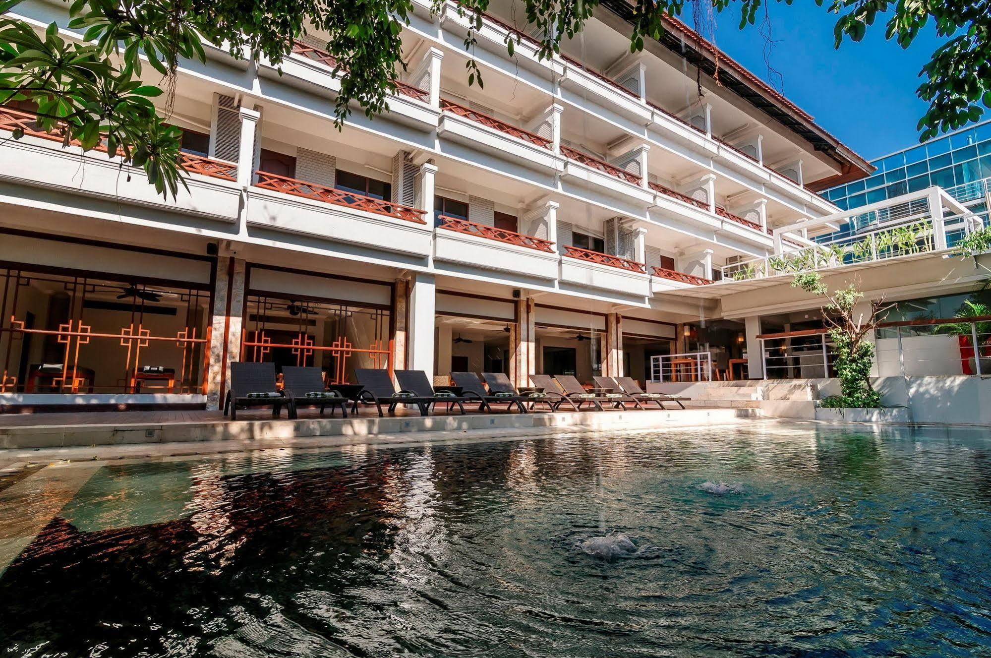 Kuta One Party Hotel Exterior photo