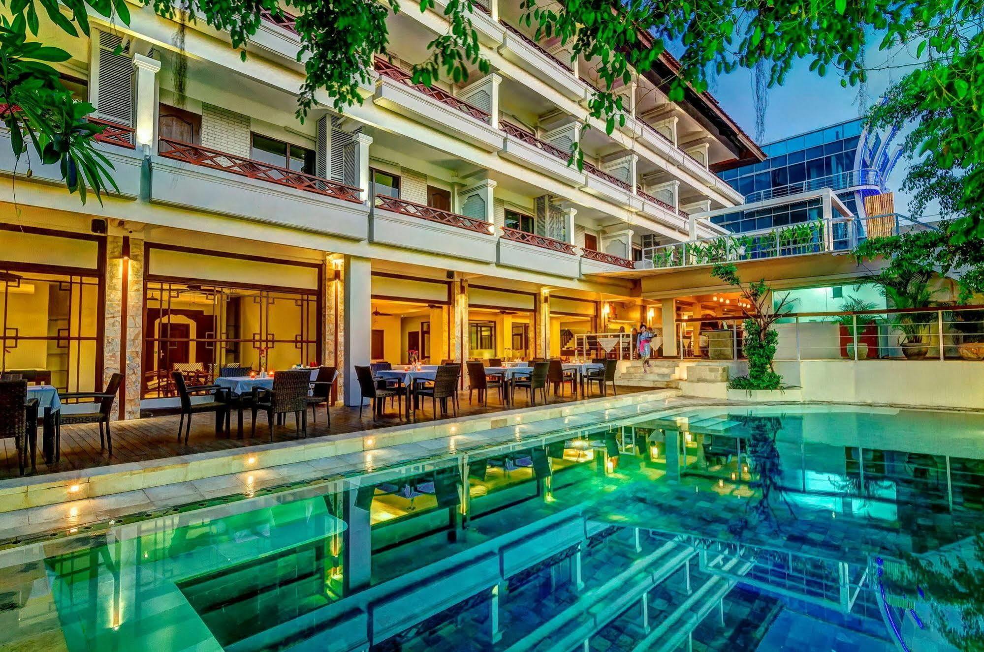 Kuta One Party Hotel Exterior photo